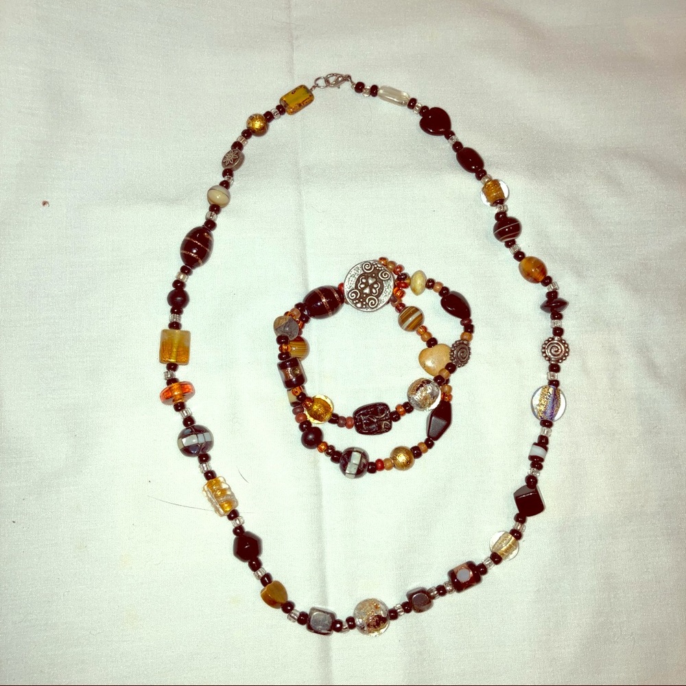 Woman’s necklace and bracelet set